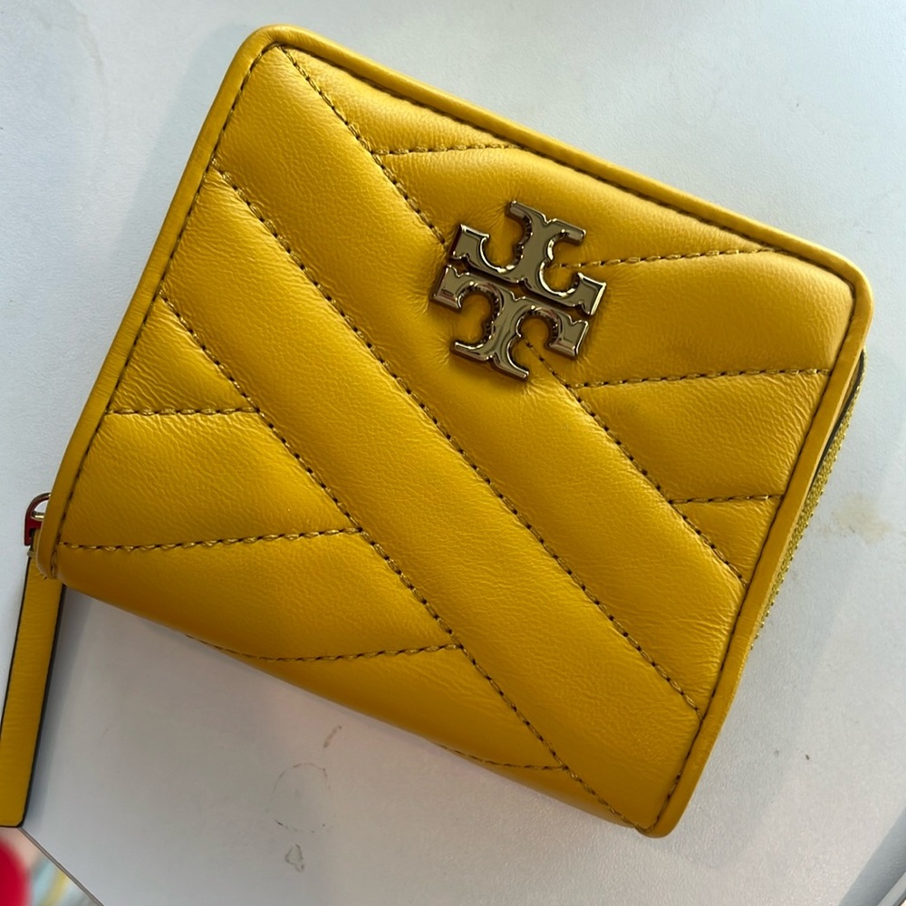 Tory Burch Yellow Kira Quilted Leather Bifold Wallet. EXCELLENT Condition!
